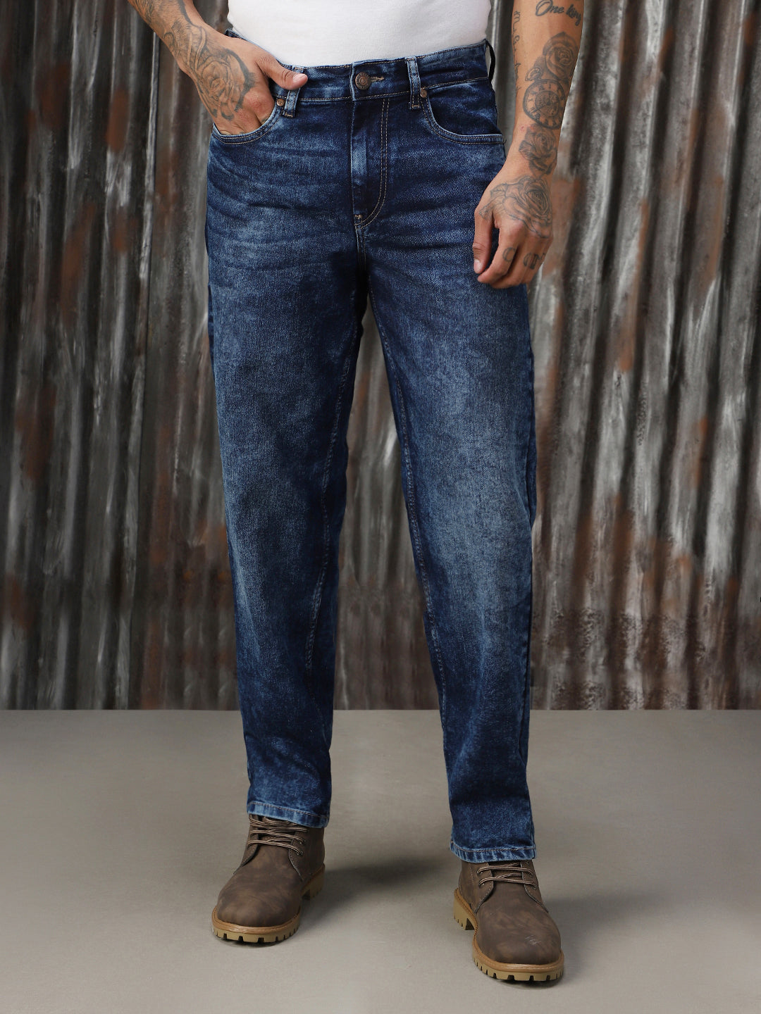 Men Washed Cotton Tapered Fit Mid- Rise Jeans
