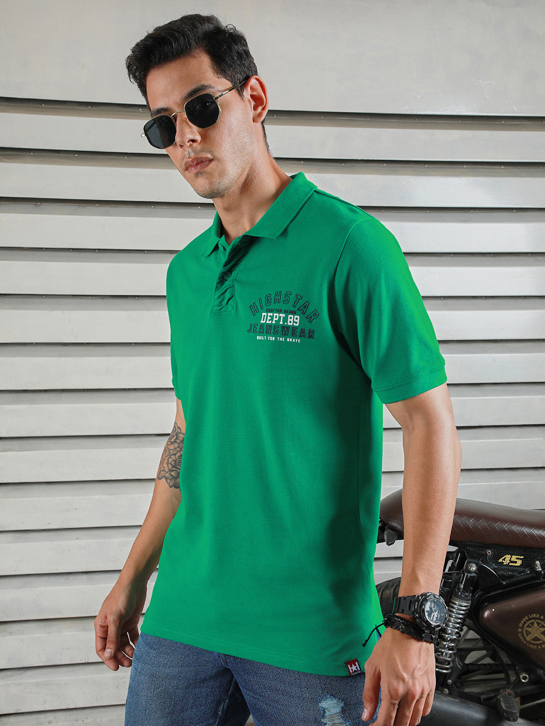 Men Polo Collar Typographic Applique Casual T-shirt