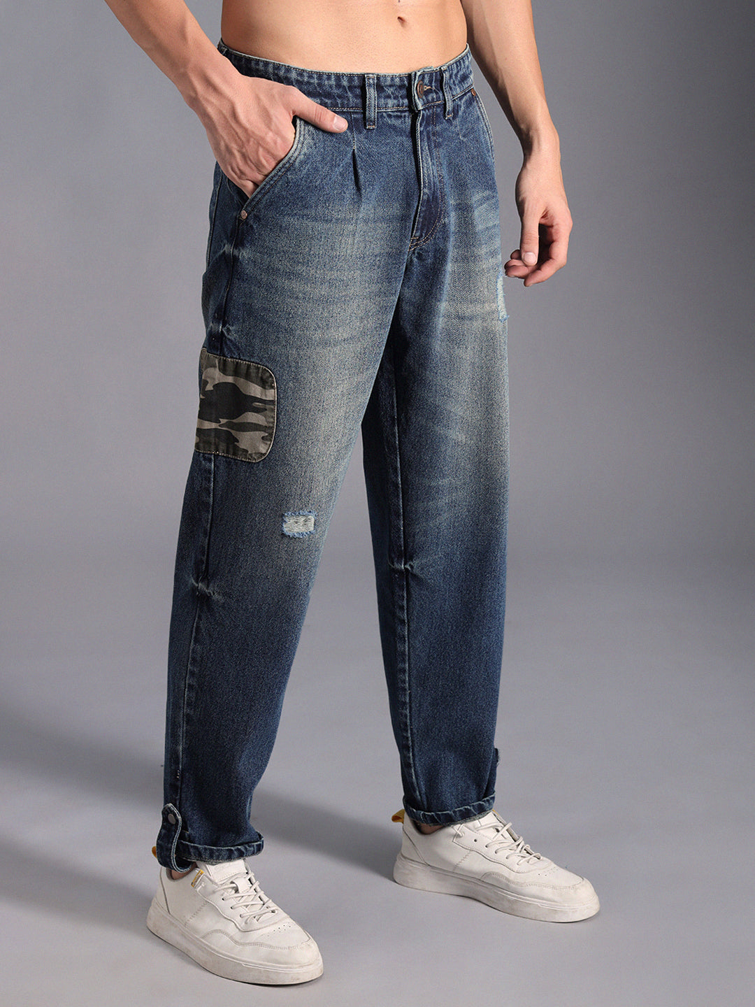 Men Relaxed Fit Mildly Distressed Light Fade Applique Cotton Jeans