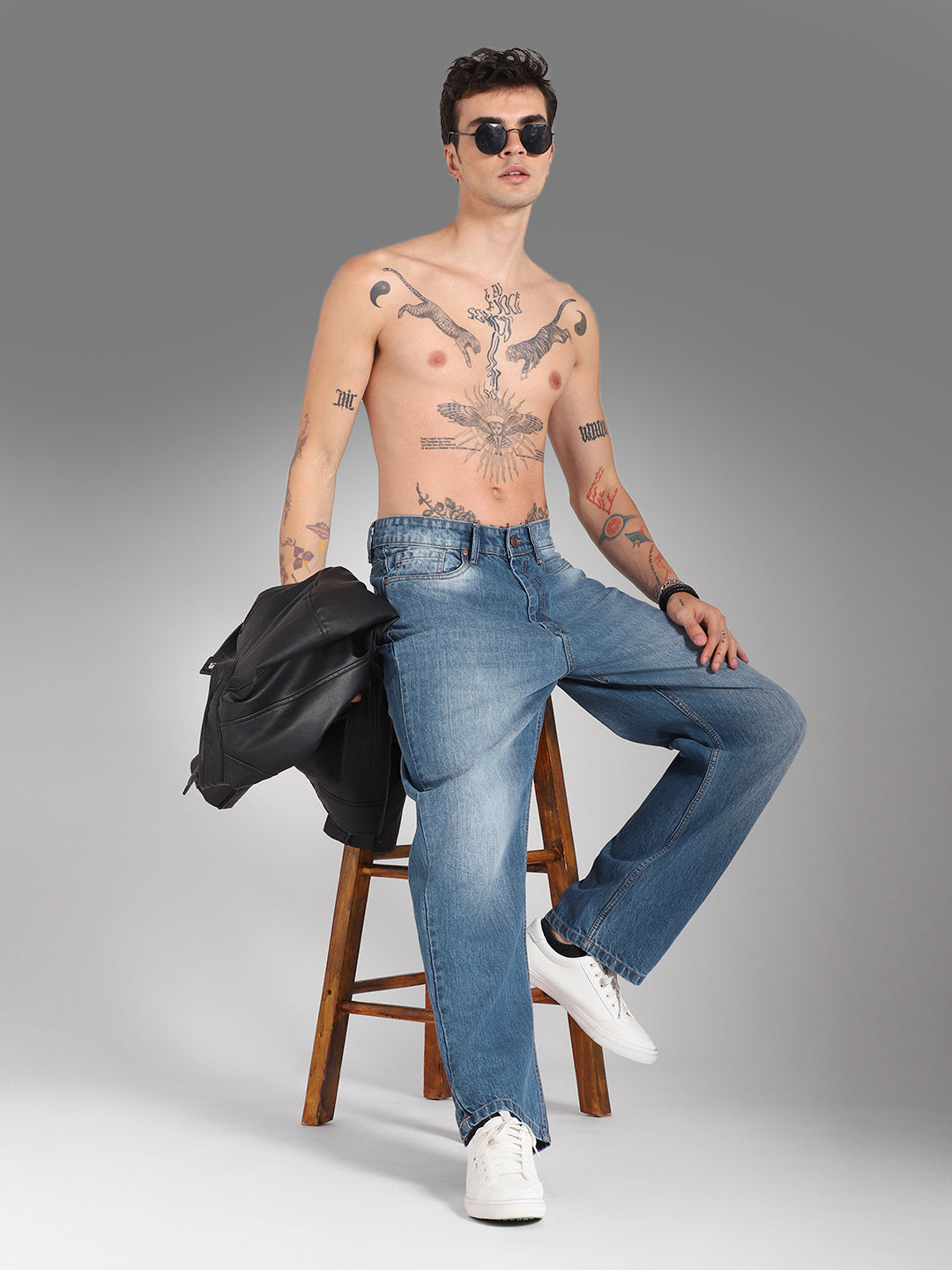 Men Wide Leg Mid-Rise Clean Look Light Fade Cotton Jeans