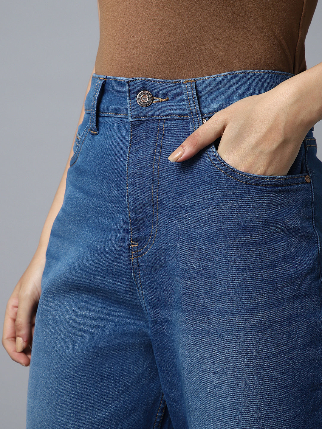 Women High-Rise Clean Look Light Fade Cotton Jeans