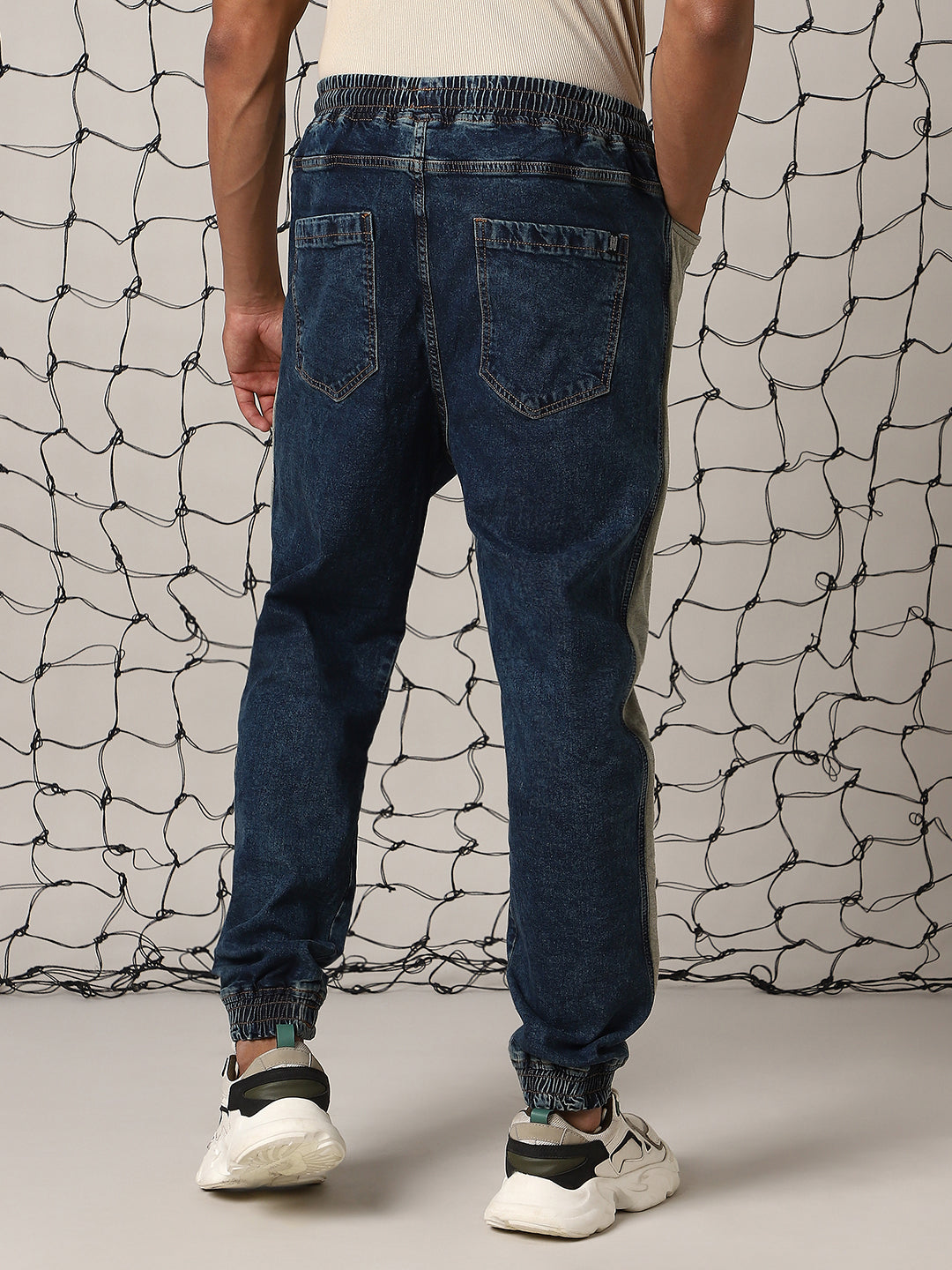 Hubberholme Men Relaxed Fit Mid-Rise Low Distress Stretchable Jeans