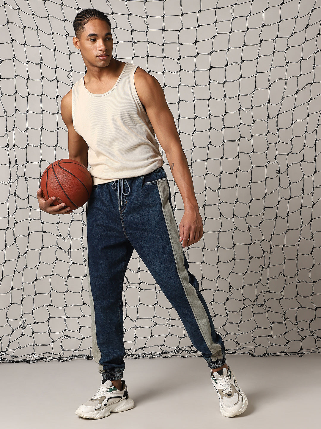 Hubberholme Men Relaxed Fit Mid-Rise Low Distress Stretchable Jeans