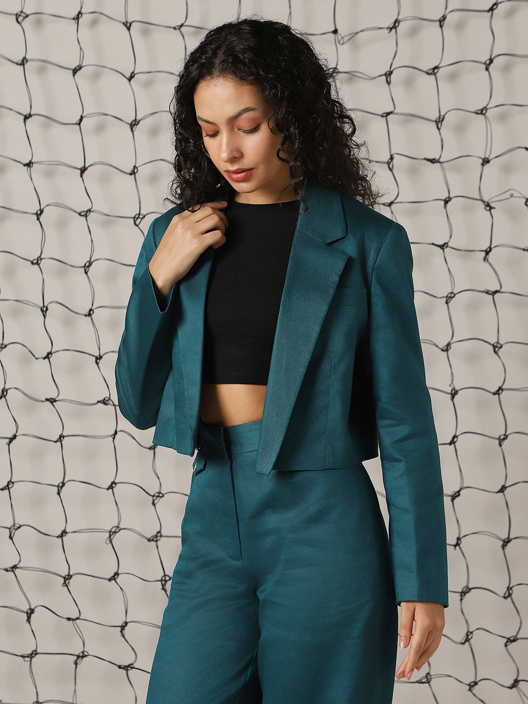 Hubberholme Women Solid Crop length Oversized Notch Lapel Collar Full Sleeve Blazer