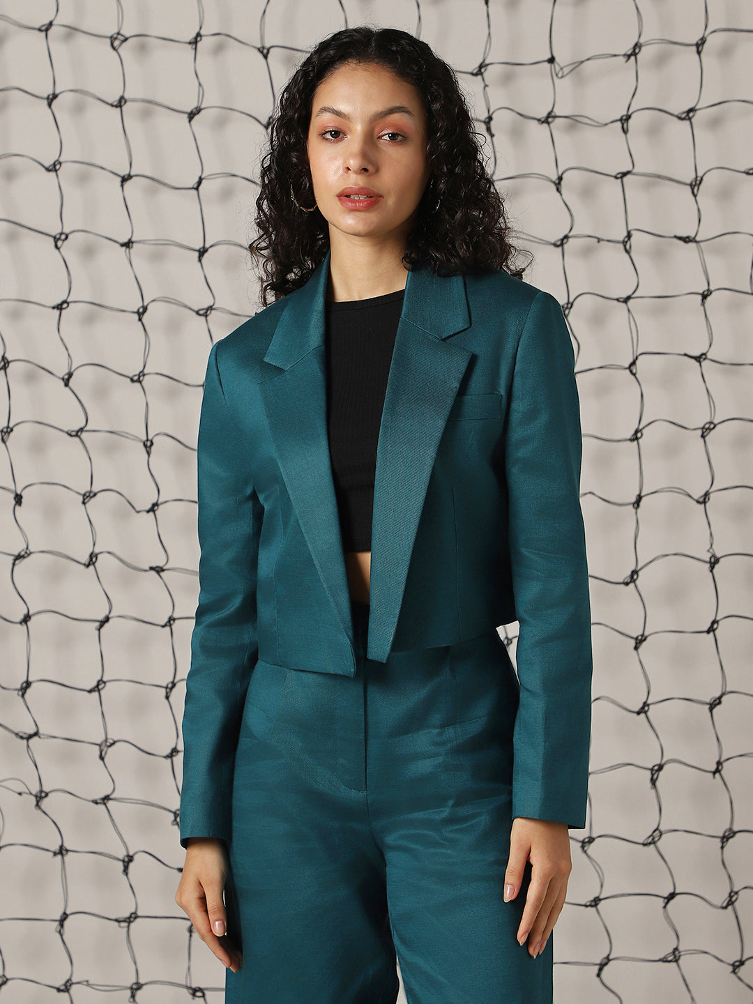 Hubberholme Women Solid Crop length Oversized Notch Lapel Collar Full Sleeve Blazer