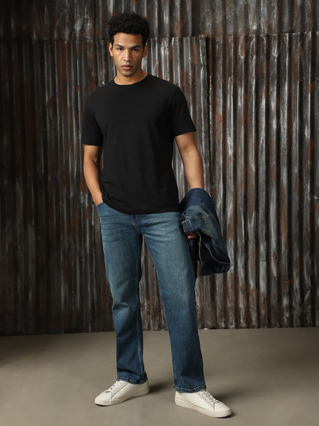 Men Washed Cotton Straight Fit Mid- Rise   Jeans
