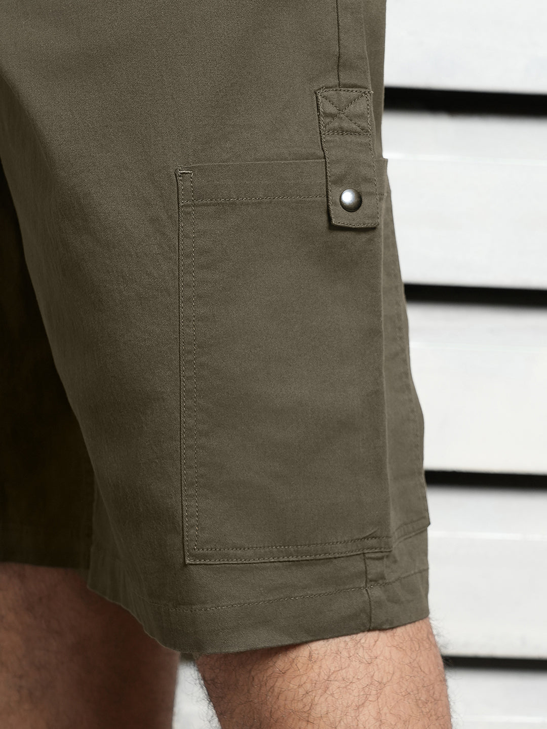 Men Plus Cotton Relaxed Fit Mid-Rise Casual Shorts
